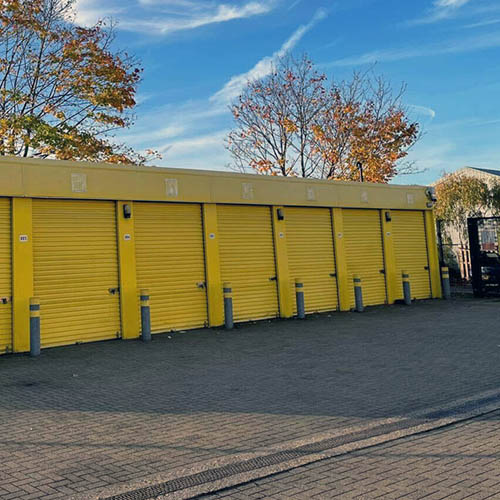 External lockups in Luton Driveup lockups Big Yellow