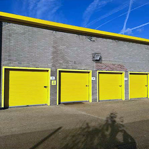 External lockups in Southend Driveup lockups Big Yellow